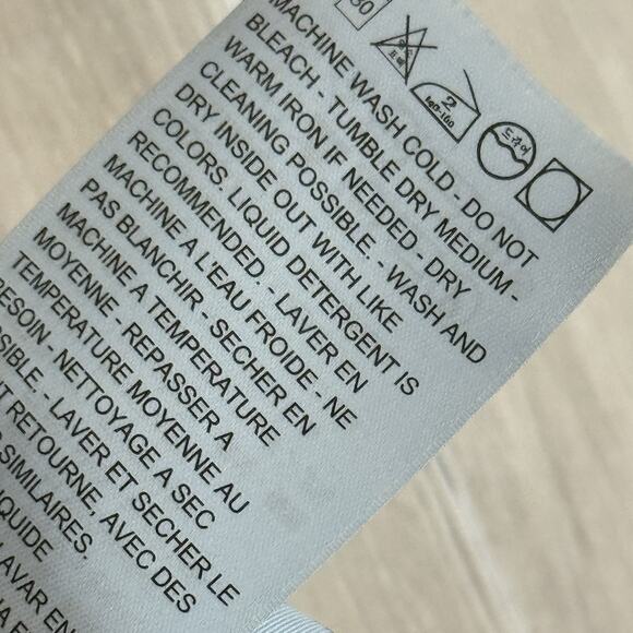 Levi’s Cutoff Denim Shorts Women’s Size 27 Blue 2" Inseam Pockets Shortie Bootie - Picture 12 of 12